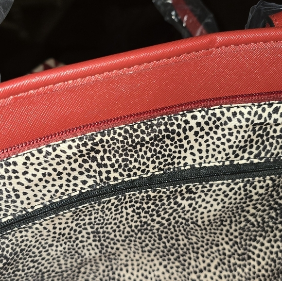 VEGAN 3 piece Red & Tan LG Bucket Purse, SM Bucket & Cosmetic Case - Picture 11 of 11